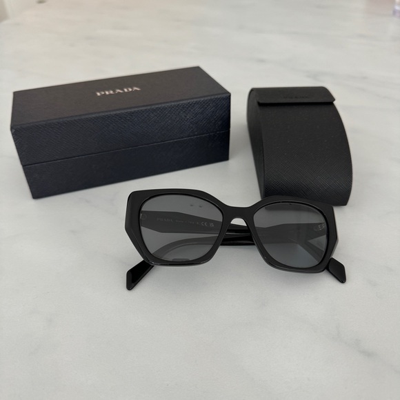 Prada glasses - Picture 4 of 5